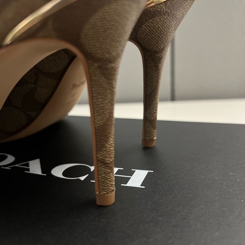 Coach Wiley Sig Pump NIB Khaki/Saddle Size 9.5 - Picture 5 of 7